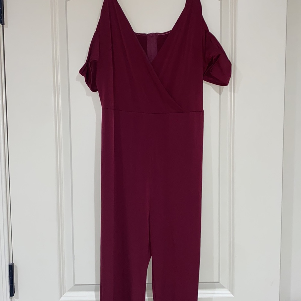 Charlotte russe jumpsuit! Maroon in color. Size large! Perfect for the fall 🍂🍂